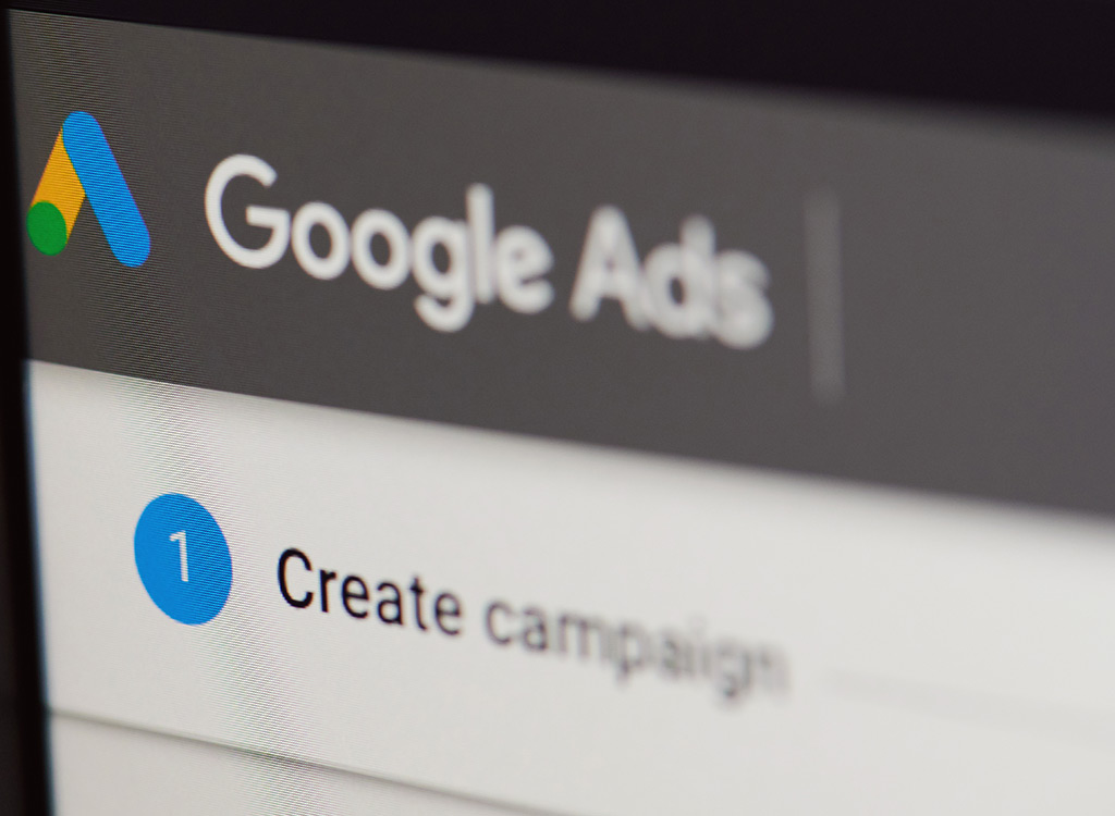 Google Ads interface displaying the option to create a new campaign, highlighting the first step in the advertising process.